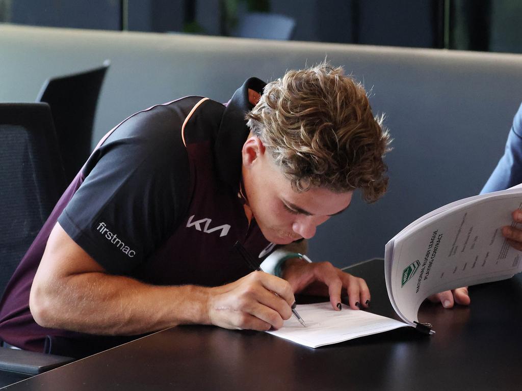 Reece Walsh signing his contract extension at Broncos HQ. Picture: Liam Kidston