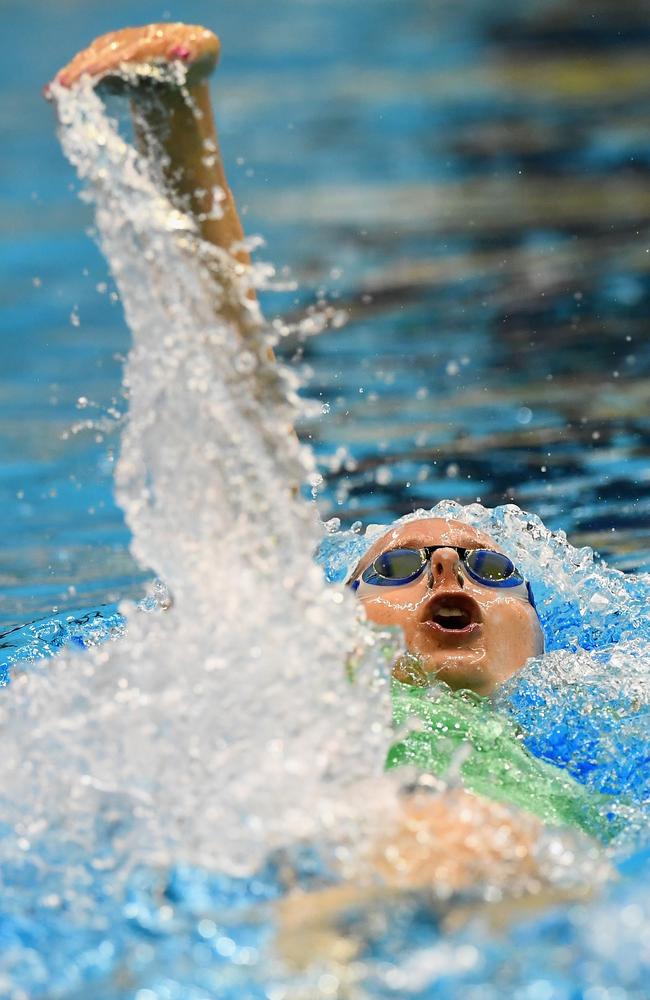 Belinda Hocking powers through the water to grab the 200m backstroke title.