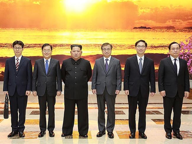 The South and North Korean officials post for photographs in Pyongyang. Picture: South Korean Presidential Blue House/Getty Images