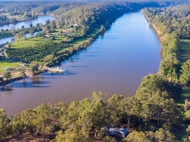 Residents of the Hawakesbury-Nepean region have been told to stay alert this weekend.