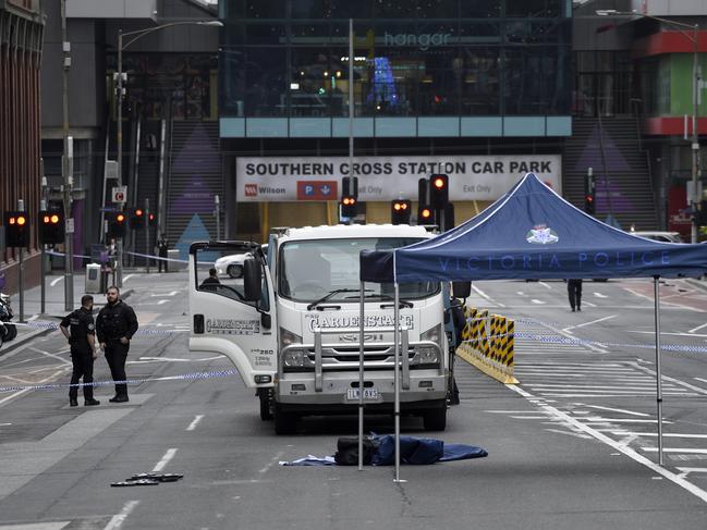 Police investigate the shooting of a 19-year-old man from Niddrie outside The Mens Gallery strip club. Picture: NCA NewsWire / Andrew Henshaw