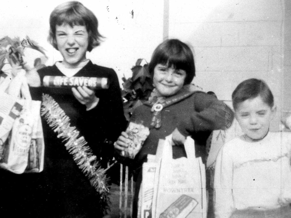 <p>Jane, Arnna and Grant following a trip to the Royal Adelaide Show in September 1965.</p>