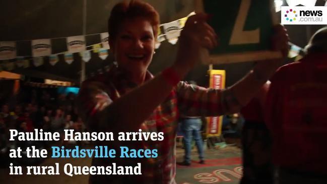 Pauline Hanson arrives at Birdsville Races and parades boxing ring 