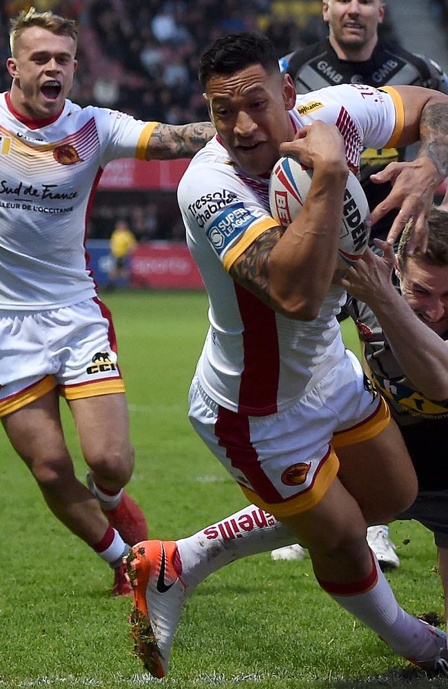 Israel Folau scores a try in his rugby league comeback in France this morning. Picture: Getty