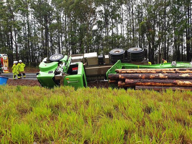 Truck rollover near Wallu