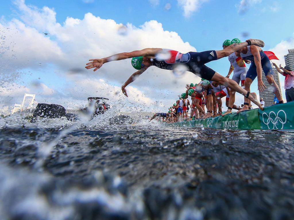 Half the field was blocked in the men's individual triathlon competition. AFP.