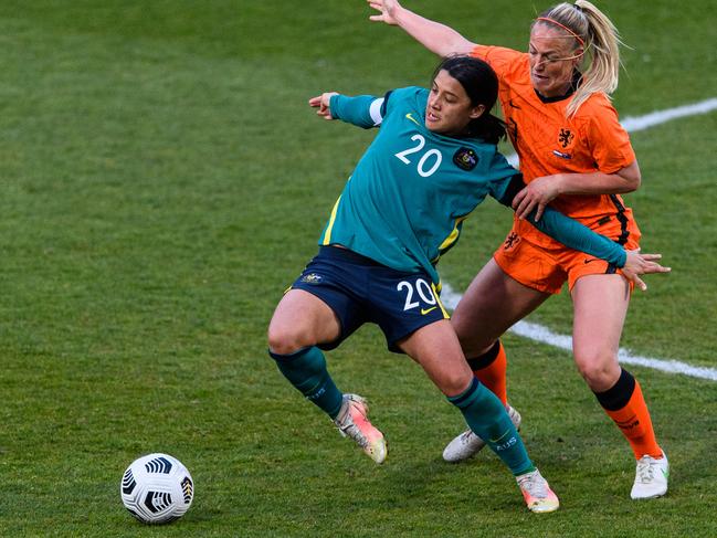 NIJMEGEN, NETHERLANDS - APRIL 13: Sam Kerr (L) of Australia challenges for the ball with Stefanie van der Gragt (R) of Netherlands during the International Friendly between Netherlands and Australia at Stadion de Goffert on April 13, 2021 in Nijmegen, Netherlands. (Photo by Lukas Schulze/Getty Images for FAA)