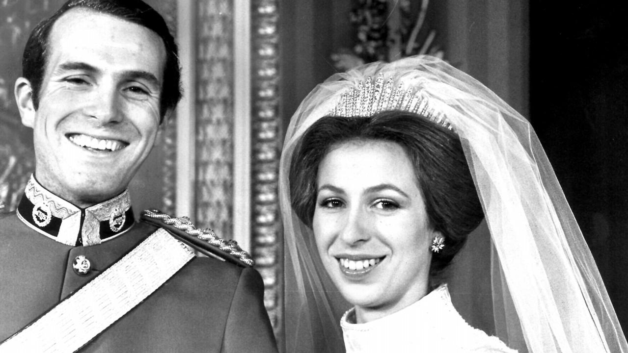 Princess Anne (l) with husband Captain Mark Phillips on their 1973 wedding day.