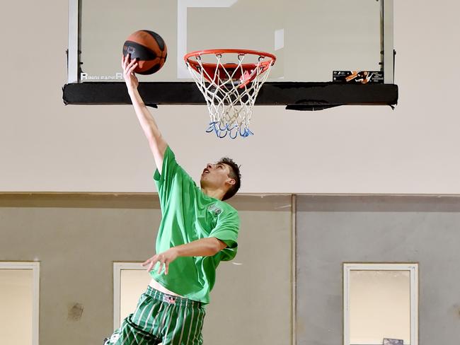 Hornsby Spiders Basketball rep player &amp; coach Andrew Searles in action. Picture: AAP IMAGE / Troy Snook