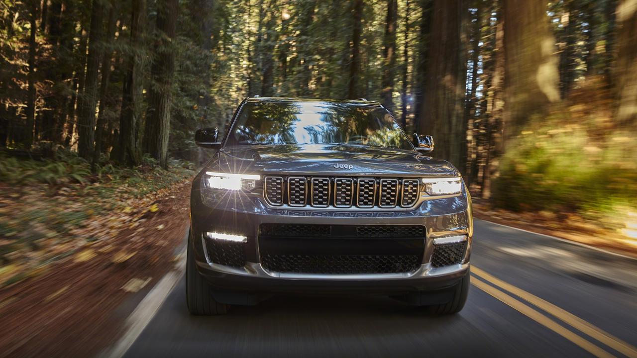 Jeep’s seven-seat grille continues in the new Grand Cherokee L.