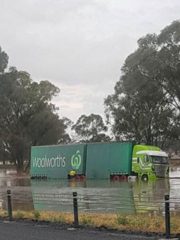 A stranded truck at Barnawartha. Picture: Twitter