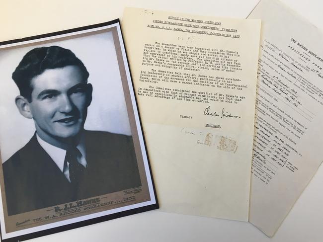 ‘Still has a good deal to learn’ ... Hawke’s application form for his university scholarship and the selection committee’s report on him from 1952. Source: Bob Hawke Prime Ministerial Library, University of South Australia