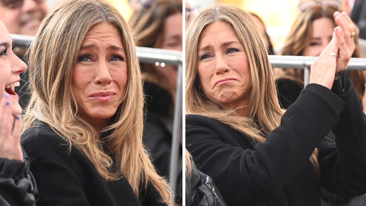Jennifer Aniston in tears as Friends co-star Courteney Cox receives  Hollywood star | NT News