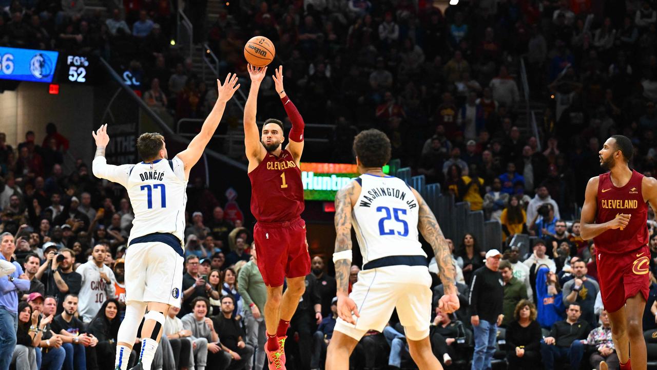 Max Strus launches his successful hail Mary. (Photo by Jason Miller / GETTY IMAGES NORTH AMERICA / Getty Images via AFP)