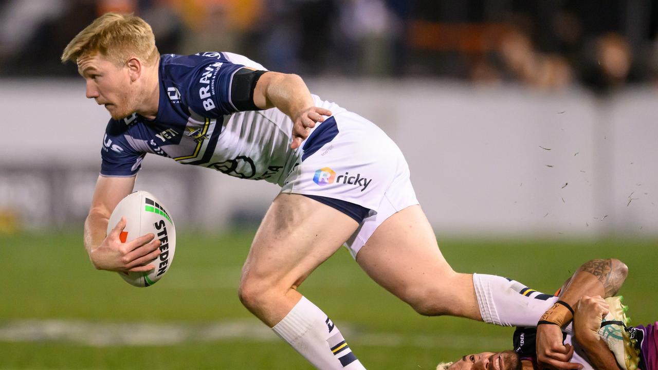 Tom Dearden is tackled by Apisai Koroisau. (Photo by James Gourley/Getty Images)