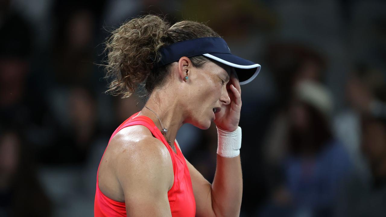 Samantha Stosur reacts after a point against Catherine McNally .