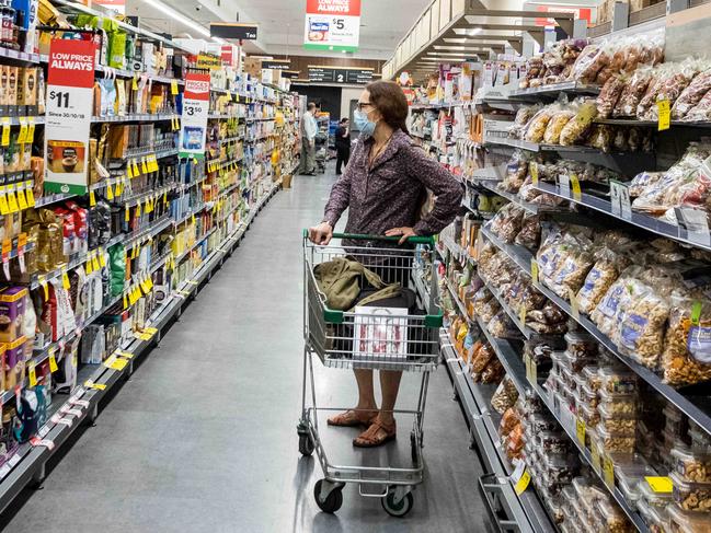 SYDNEY, AUSTRALIA - NCA NewsWire Photos December, 24, 2020 Last minute Christmas food and gift shopping at Bondi Junction.Picture: NCA NewsWire/Flavio Brancaleone