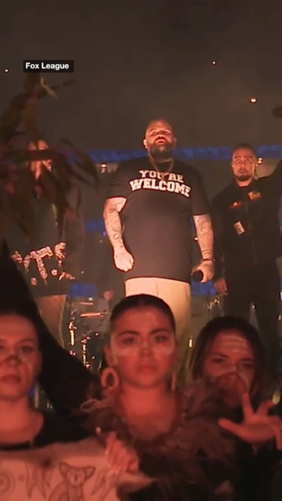 Briggs divides the AFL world with Welcome To Country concert