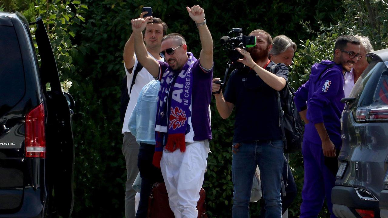 Franck Ribery waved to fans upon his arrival in Florence.