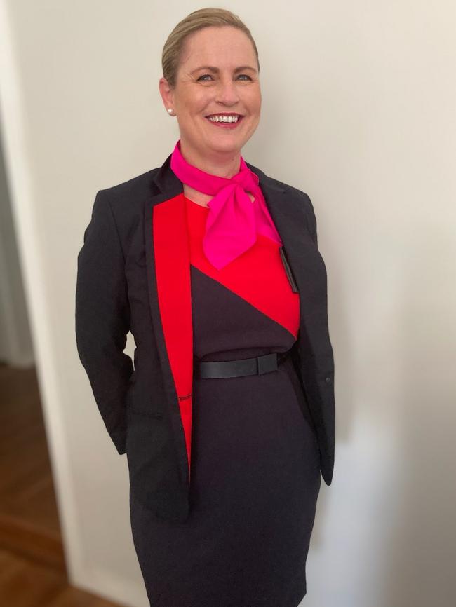 Former Qantas flight attendant Melinda Davis now works at a country pub, with experts saying people in the travel industry have transferable skills.