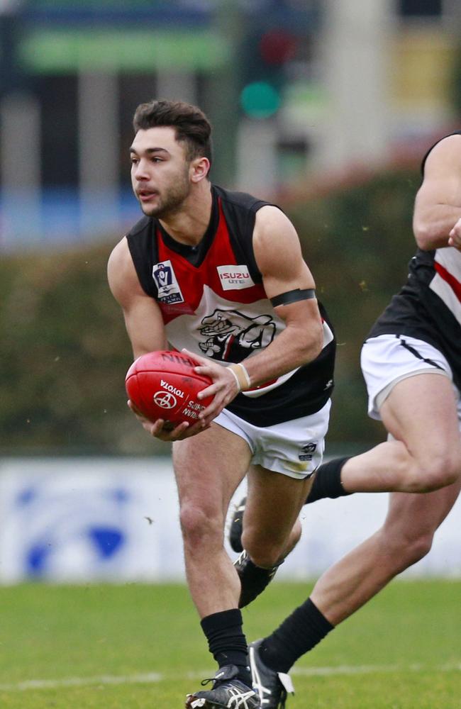 Ben Cavarra on the ball for Frankston. Picture: Valeriu Campan