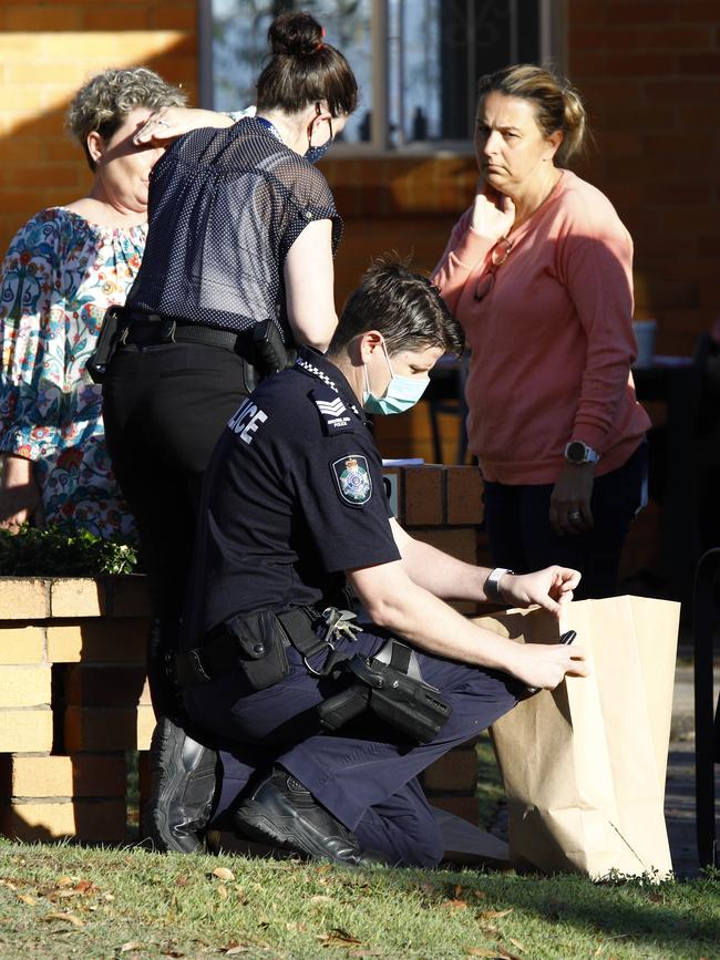 Police are seen talking to neighbours. Picture: NCA NewsWire/Tertius Pickard