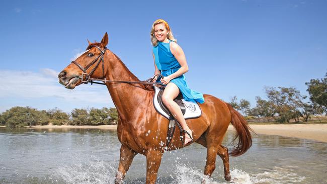 Tokyo Olympic Games gold medallist Ariarne Titmus riding retired thoroughbred racehorse Immortalis ahead of e. Picture: Zak Simmonds