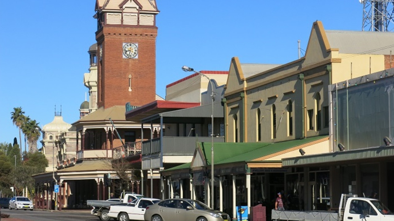 Argent St, Broken Hill is choc-a-block with heritage buildings, pubs and art galleries.