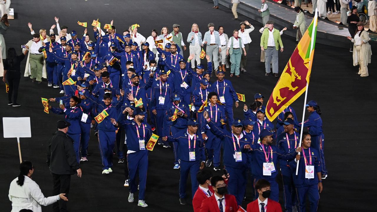 Athletes for Team Sri Lanka enter Alexander Stadium. Photo by Glyn KIRK / AFP.