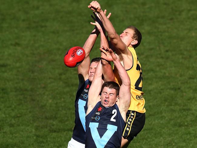 Jack Higgins finds himself in the middle of a pack for Vic Metro. Picture: Getty Images