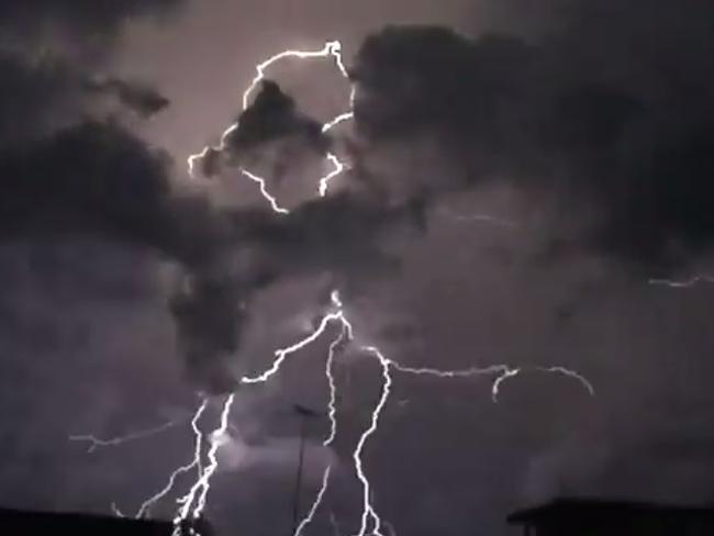 Incredible storm time-lapse video