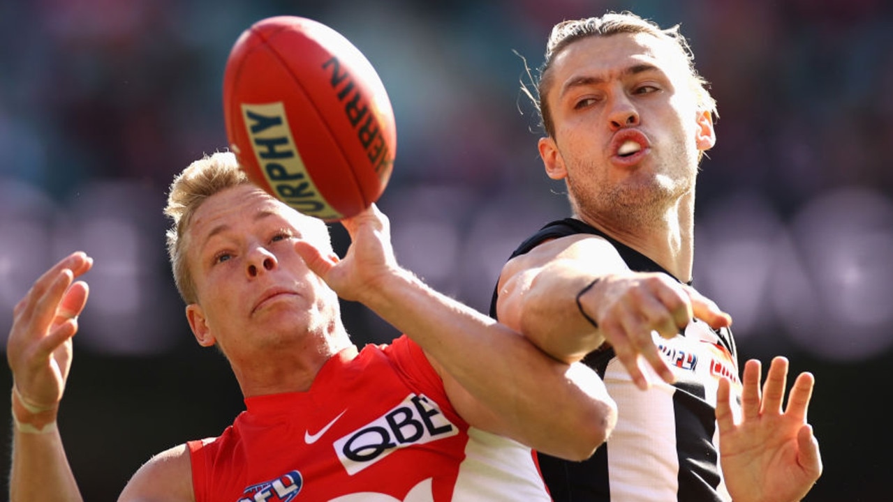 SYDNEY, AUSTRALIA - MAY 15: IsaacÂ Heeney of the Swans and Scott Pendlebury of the Magpies contest the ball during the round 9 AFL match between the Sydney Swans and the Collingwood Magpies at Sydney Cricket Ground on May 15, 2021 in Sydney, Australia. (Photo by Cameron Spencer/Getty Images)