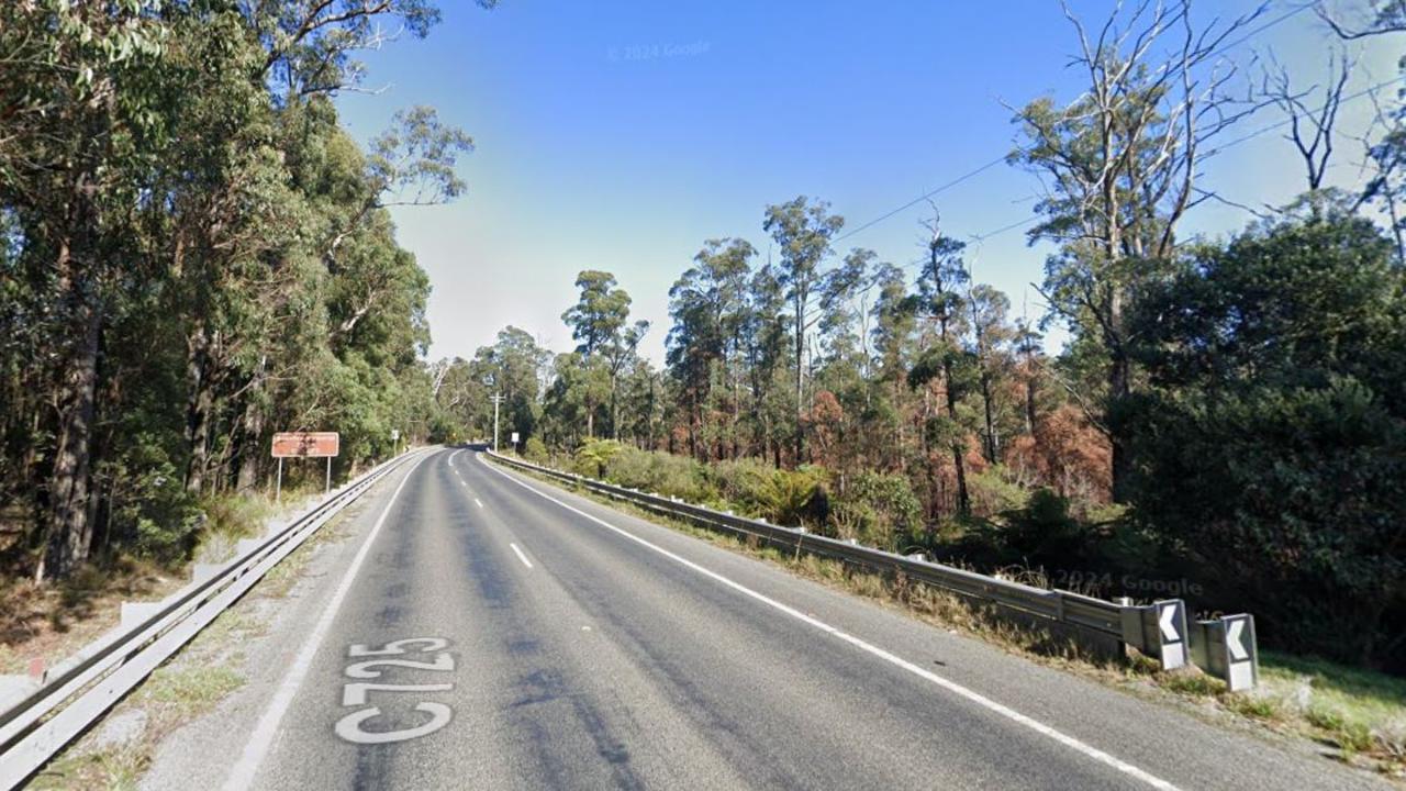 Truck, car collision kills driver at Kinglake West