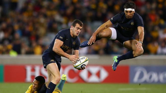 CANBERRA, AUSTRALIA - SEPTEMBER 16:  Emiliano Boffelli of Argentina is tackled as Matias Orlando of Argentina leaps into the air during The Rugby Championship match between the Australian Wallabies and the Argentina Pumas at Canberra Stadium on September 16, 2017 in Canberra, Australia.  (Photo by Mark Nolan/Getty Images)