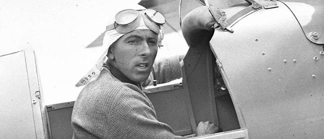 Jim Broadbent ready for take-off in the South Australia Centenary Air Race, 1936. Picture:  State Library of NSW