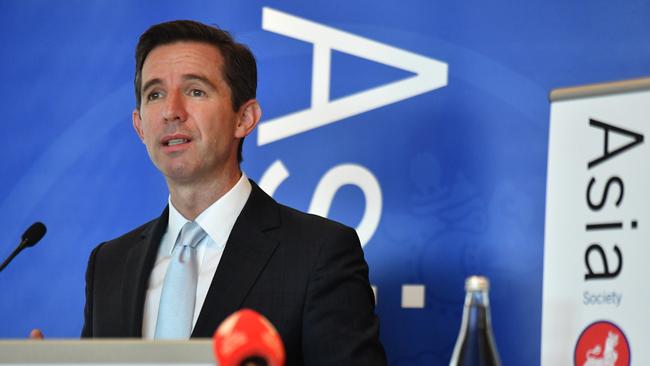 Simon Birmingham believes its important to get more young workers to Australia. (AAP Image/Mick Tsikas)