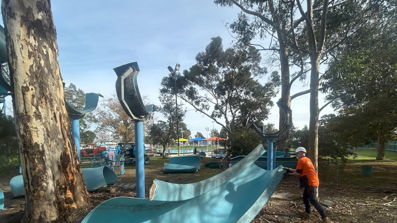 The waterslide at Geelong Aquatic Centre is being dismantled.