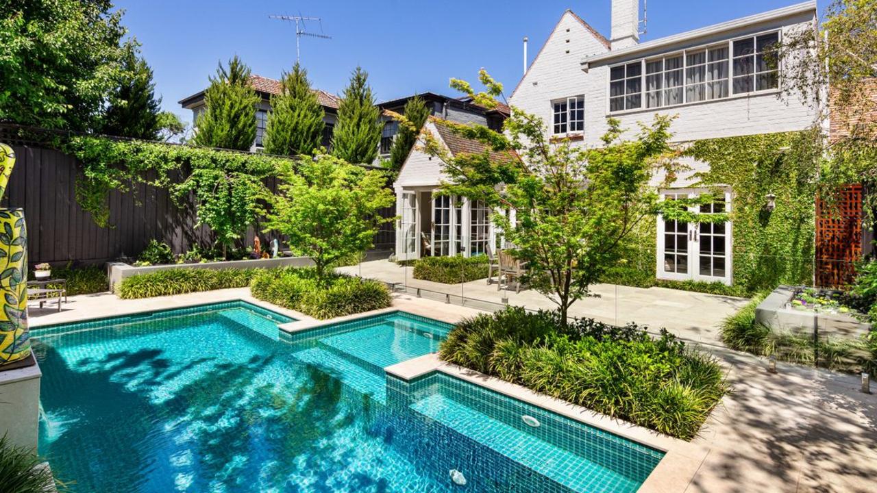 A Toorak property sold for $3.761 million under the hammer.