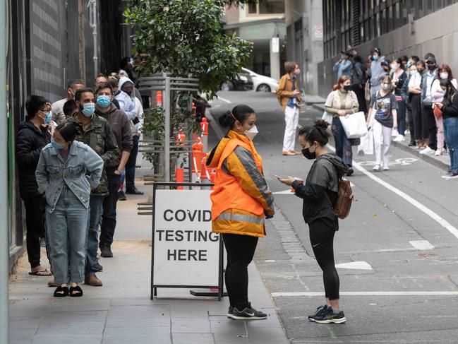 A long wait at this Melbourne CBD testing site. Picture: Tony Gough