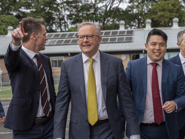 SYDNEY, AUSTRALIA - NewsWire- Tuesday, 4 March 2025:The Prime Minister, Anthony Albanese, pictured in Sydney today with the New South Wales Premier Chris Minns, Minister Jason Clare and Minister Prue Car  holding a press conference at Carlton South primary School.Picture: NewsWire / Monique Harmer