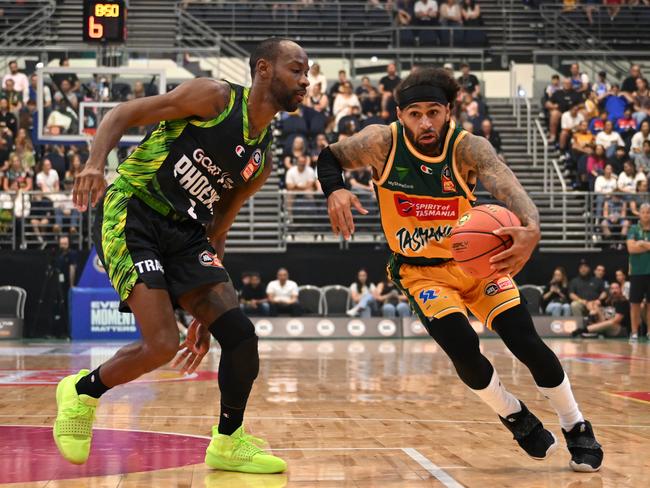 JackJumpers player Jordon Crawford dribbles the ball under pressure from Will Cummings of the South East Melbourne Phoenix during an NBL Blitz match on the Gold Coast on September 16, 2023. Picture: Matt Roberts/Getty Images for NBL