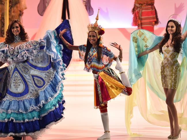 Miss Thailand Maeya Nonthawan (C) parades during the National Dress section of the grand final of the Miss World 2014 pageant. AFP PHOTO / LEON NEAL