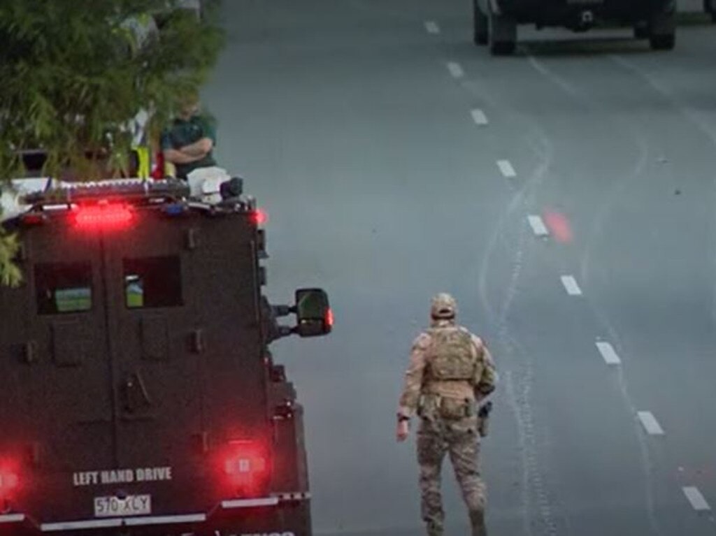 A dramatic police incident has unfolded in Birkdale this morning as heavy armed cops plunged the suburb into lockdown. Picture: Today Show/Channel 9