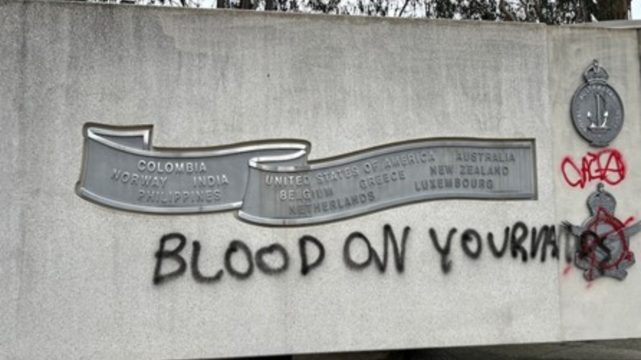 Greens refuse to condemn Canberra war memorial vandalism