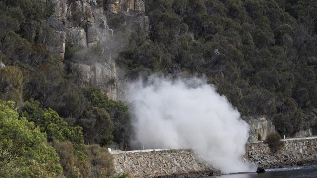 Rock removal along the Tasman Highway at Paradise Gorge. Photo: Luke Bowden/ABC