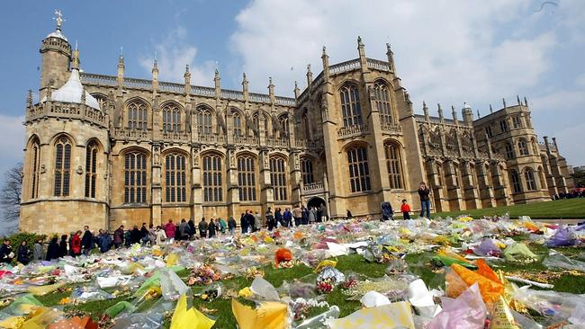 A queue of mourners around floral tributes outside St George’s Chapel, at Windsor Castle, in 2002 as people wait to view the tomb of the late Queen Mother, who was buried next to her husband King George VI.