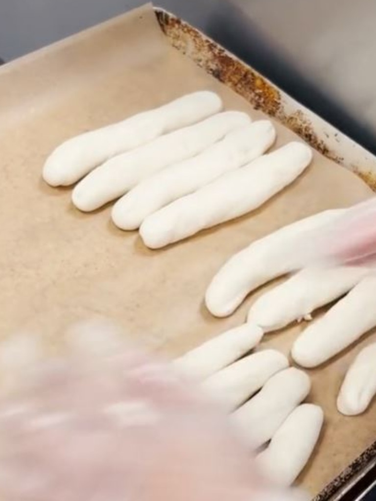 People argue that Woolworths finger buns need more icing | news.com.au ...