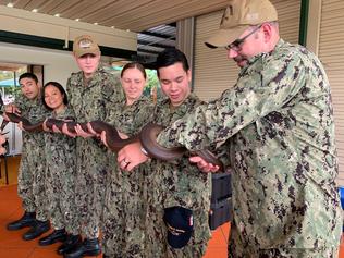 US sailors pitch in to spruce up community