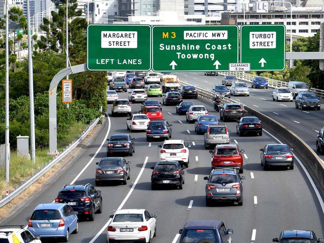 The M1 with traffic leading into Brisbane city after Covid restrictions. Tuesday January 12, 2021. Picture, John Gass