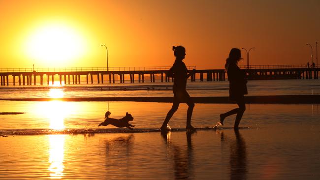 Sunbrise at Altona beach.Victoria is set for hot weather today as a heat wave moves across the state. Wednesday, October 13. 2017. Picture: David Crosling